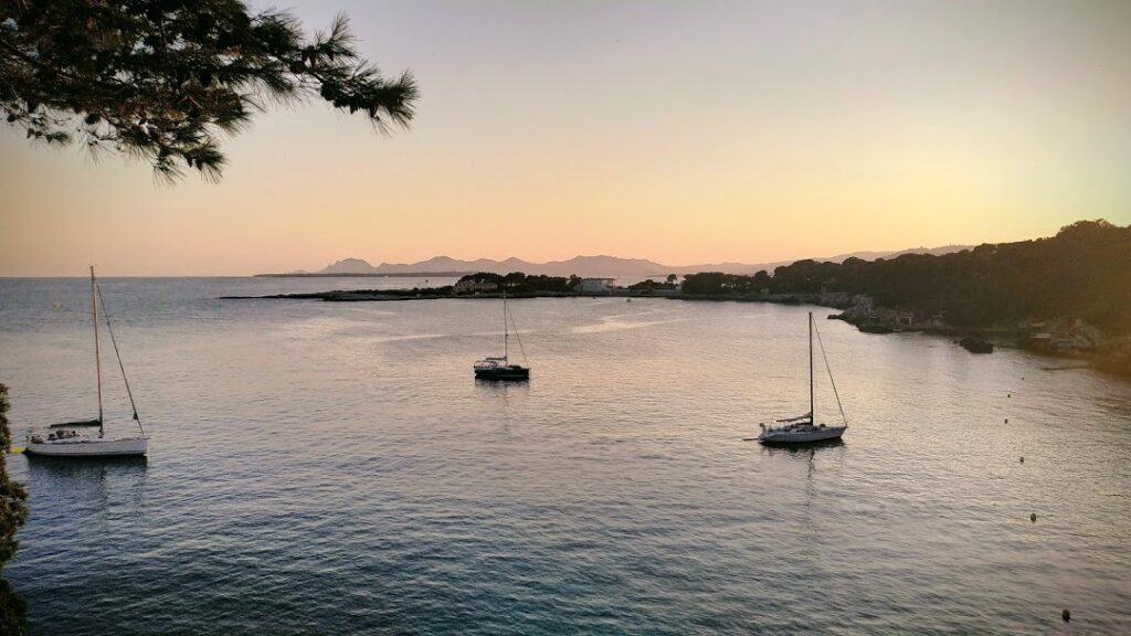 beaches on french riviera